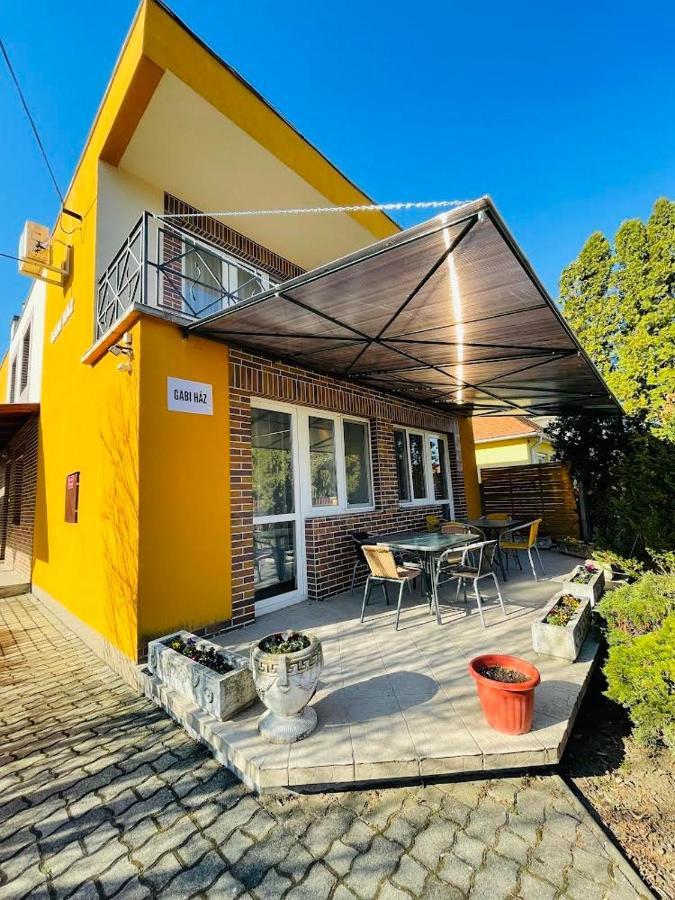 Gabi Ház Apartmanok*** Hajdúszoboszló Exterior foto